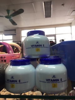 KEM DƯỠNG DA VITAMIN E hàng Thái