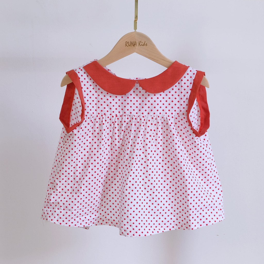 ( KA03) Áo cổ sen cúc hở lưng cotton hàn Runakids chấm bi đỏ