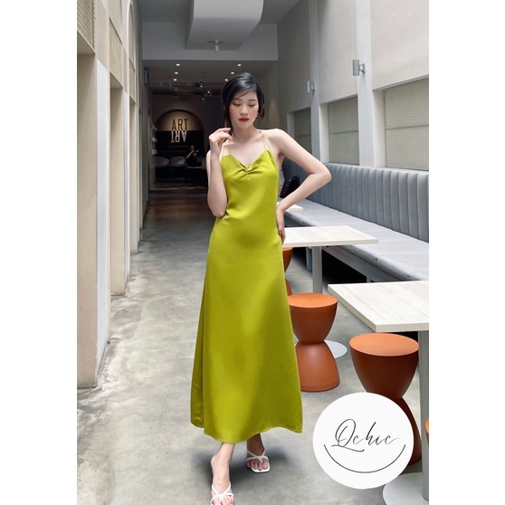 QCHIC Đầm Lụa 2 Dây Khoét Lưng Dáng Dài