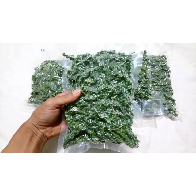 Tiêu xanh nguyên chùm(500g)- hàng tươi ko nhận gửi hàng các tỉnh phía Nam | BigBuy360 - bigbuy360.vn