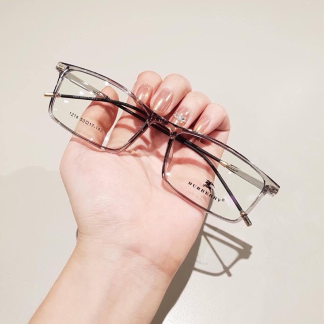 Kính bbr  form nhỏ nhất, càng nhựa đen. Chất liệu nhựa dẽo, mõng và nhẹ