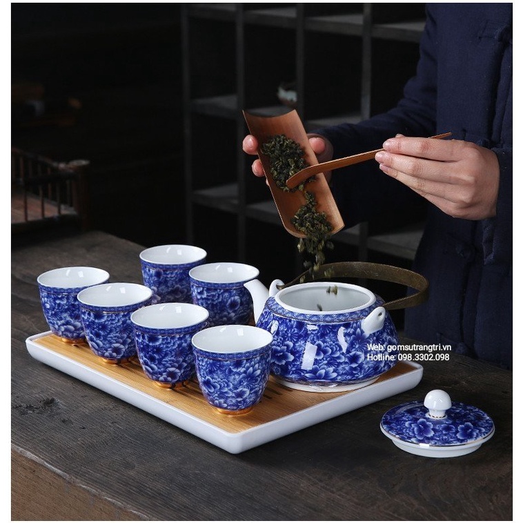Bộ Ấm Chén Cổ Điển 8 Món,bộ ấm trà sang trọng được làm từ chất liệu gốm sứ cao cấp kết hợp với kiểu dáng và hoa văn