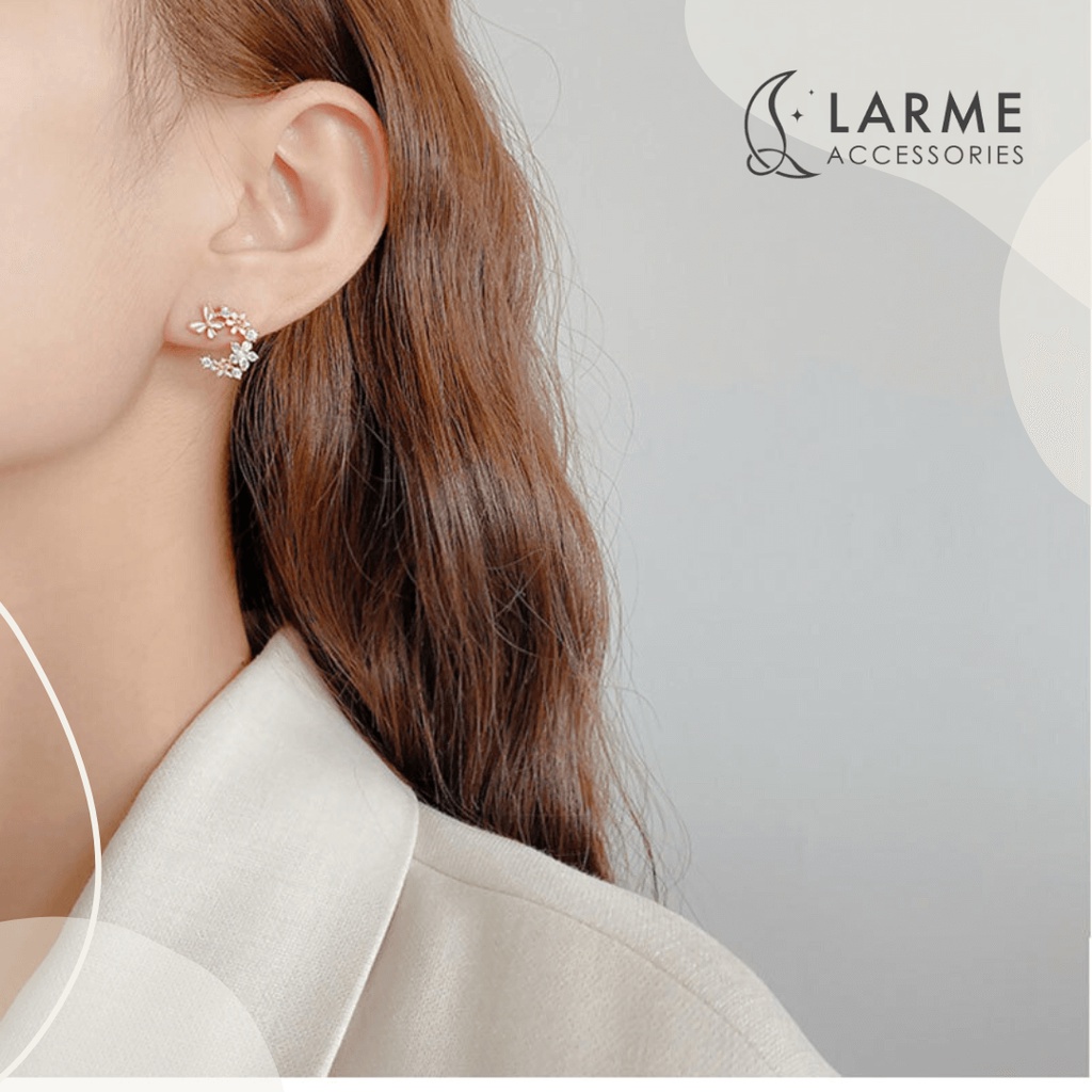 Khuyên tai nữ hình hoa chữ C Larme accessories -KT0195