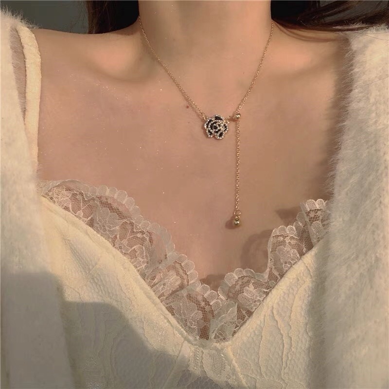Dây chuyền nữ mặt hoa trà sang chảnh V11