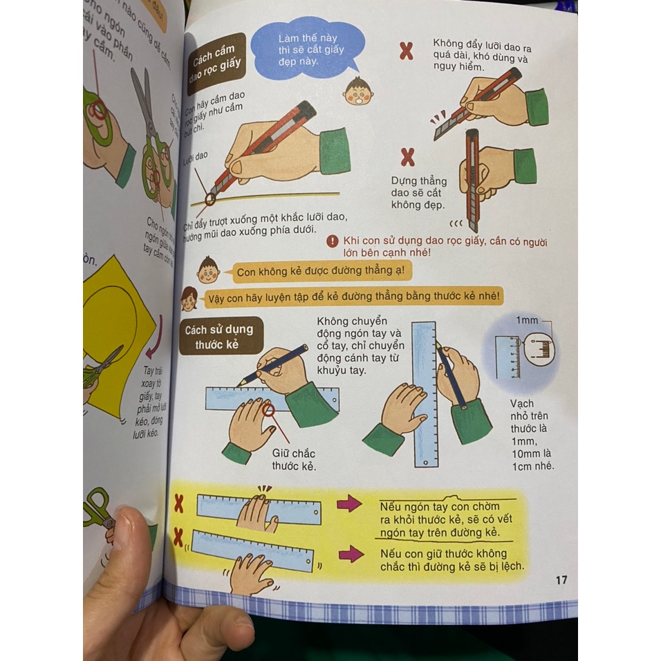 Sách - Lần đầu học cầm nắm đồ vật ( Đinh Tị )