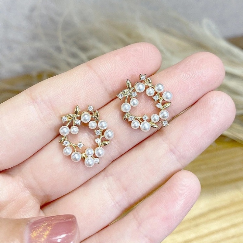 Bông Tai Vòng Hoa Ngọc Trai Nhỏ Đơn Giản Và Dễ Thương