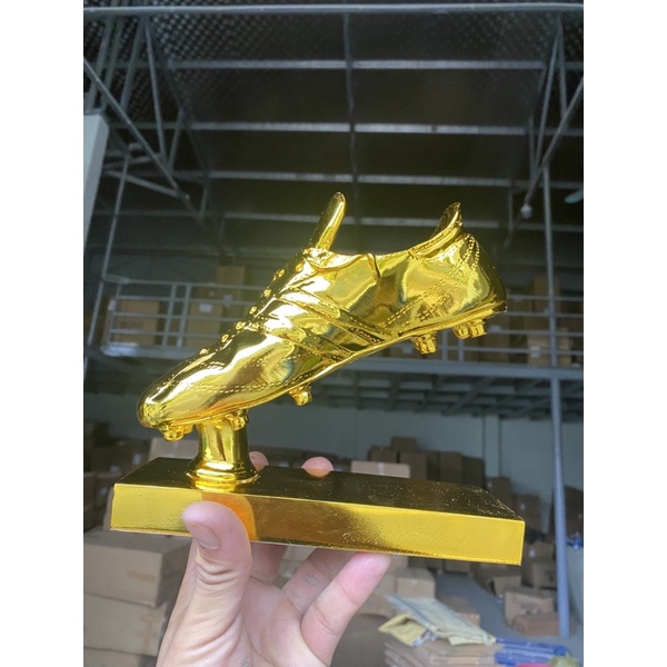 Cúp chiếc giầy vàng