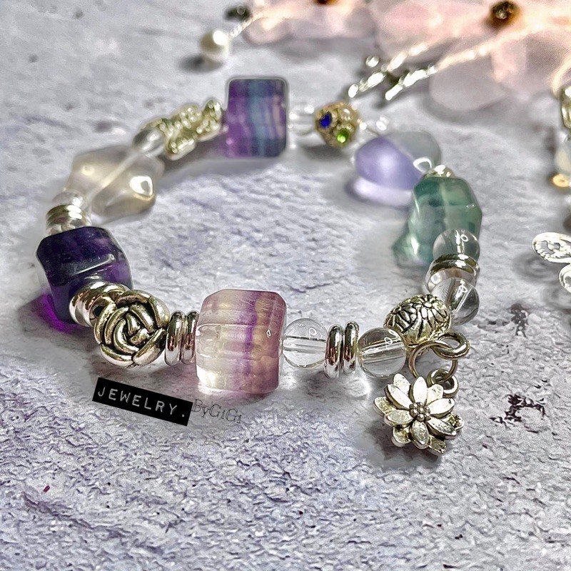 Vòng đá phong thuỷ Fluorite đa sắc