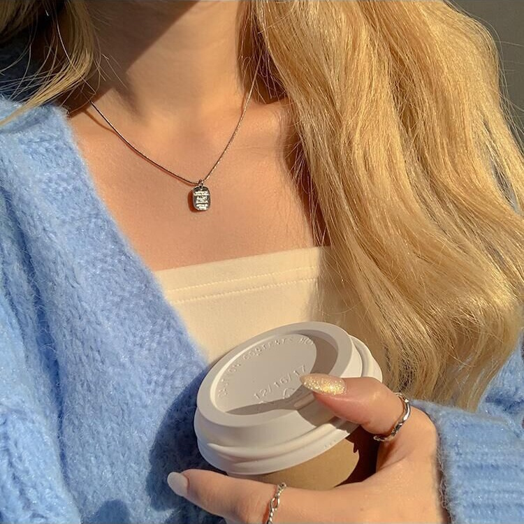 Vòng cổ choker mặt kim loại khắc chữ phong cách cổ điển cho nữ