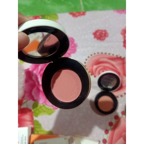 Má hồng herme hàng tặng của hãng siêu đẹp mịn lì màu cả ngày