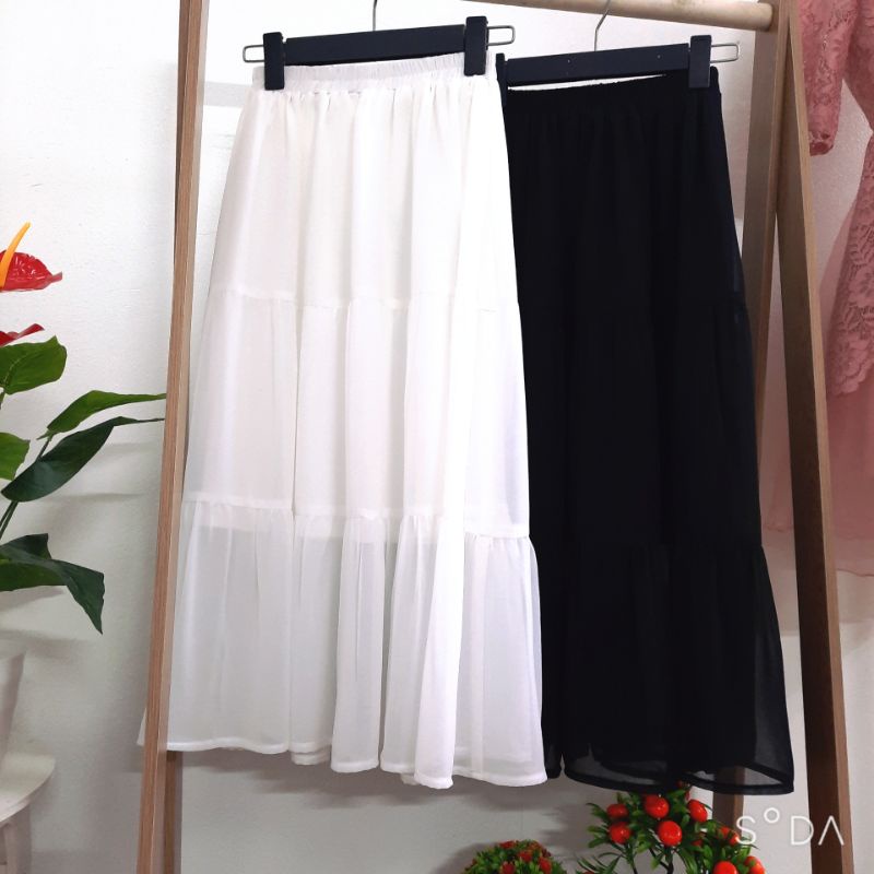 Chân váy voan nối tầng dáng dài.