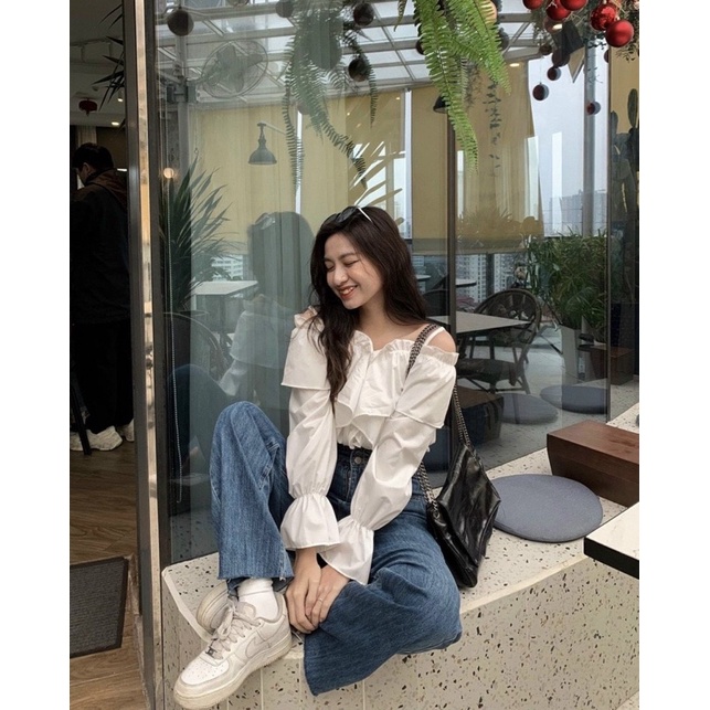 Áo trắng bèo rớt vai tay dài