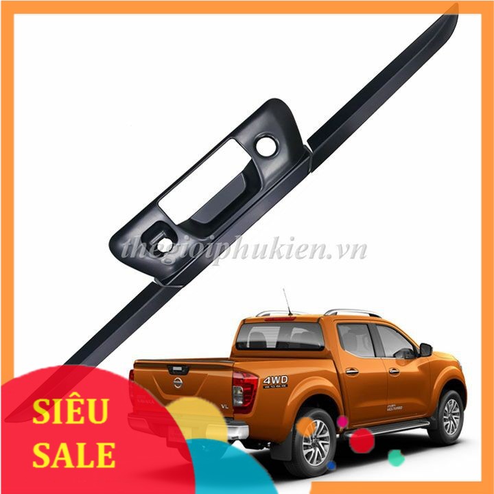 Độ tay mở cốp sau theo xe Nissan Navara