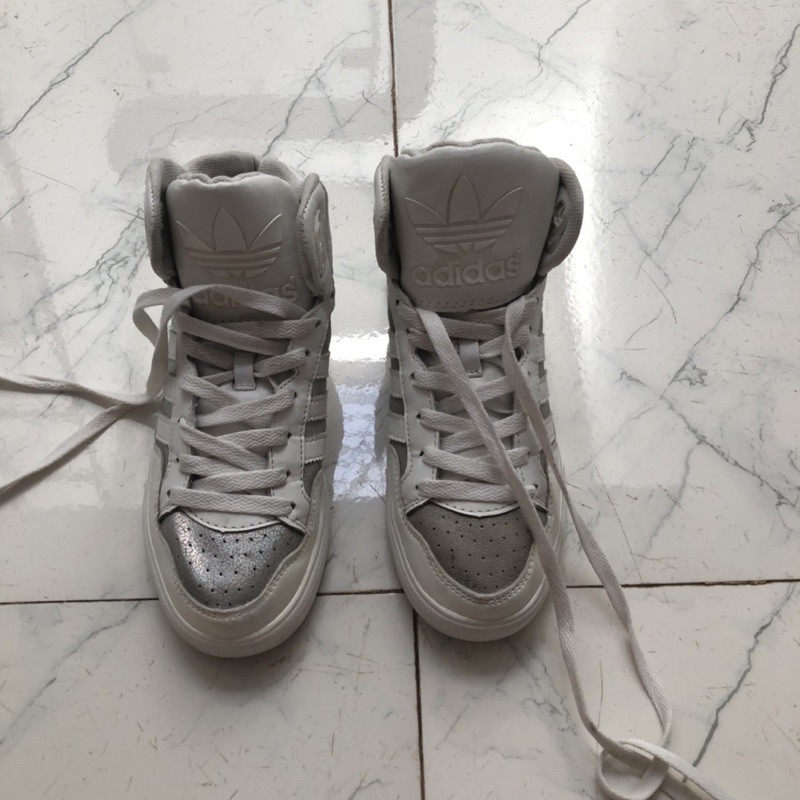 Giày thể thao Adidas cổ cao hiệu Size 36