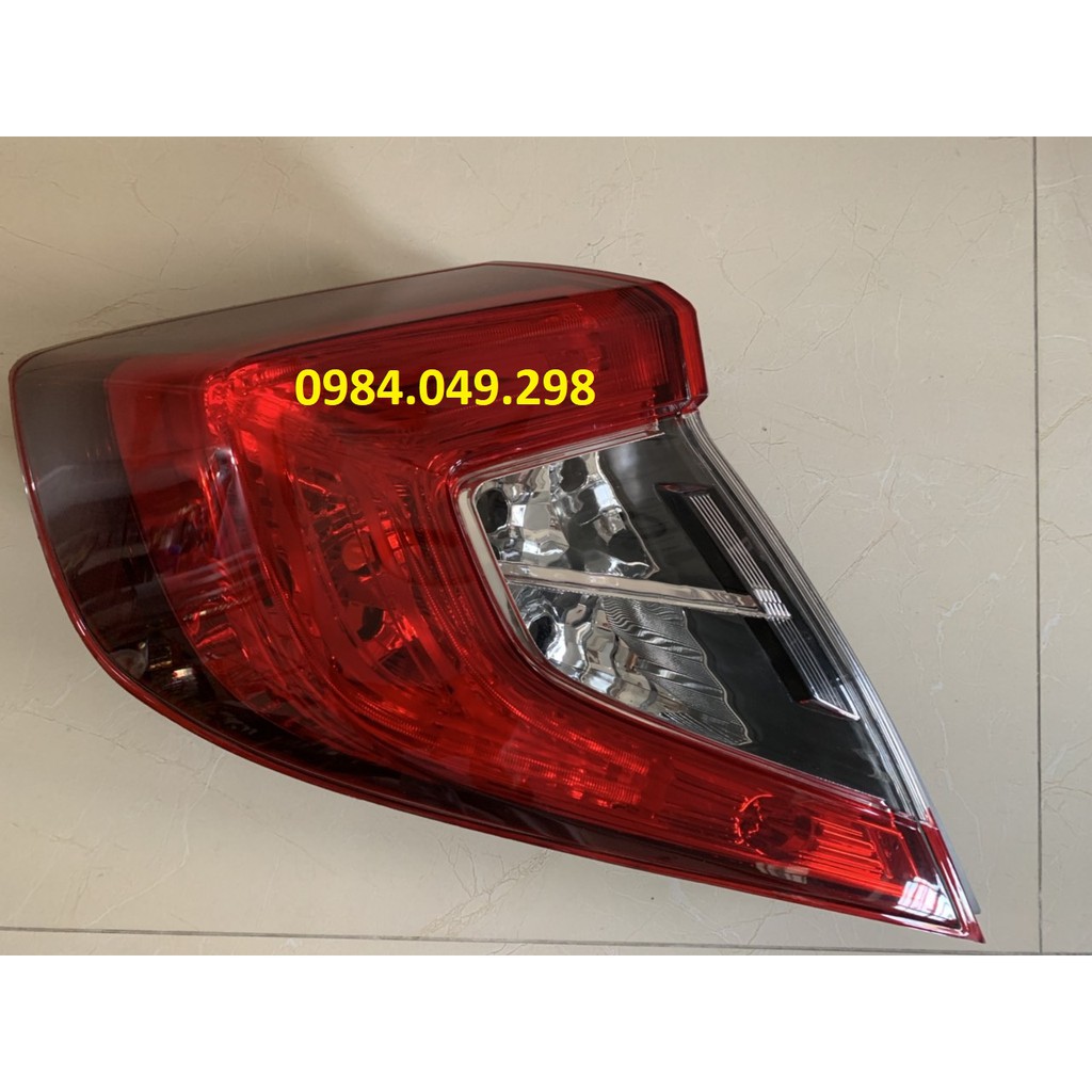 Đèn hậu miếng ngoài Honda Civic 2016 - 2020