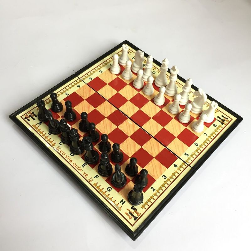 Bộ cờ vua năm châm, có thể gấp gọn ( 28 x 28 cm) đồ chơi thông minh cho bé - Soleil shop