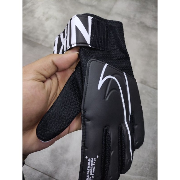 Găng tay thủ môn Nike GK MATCH