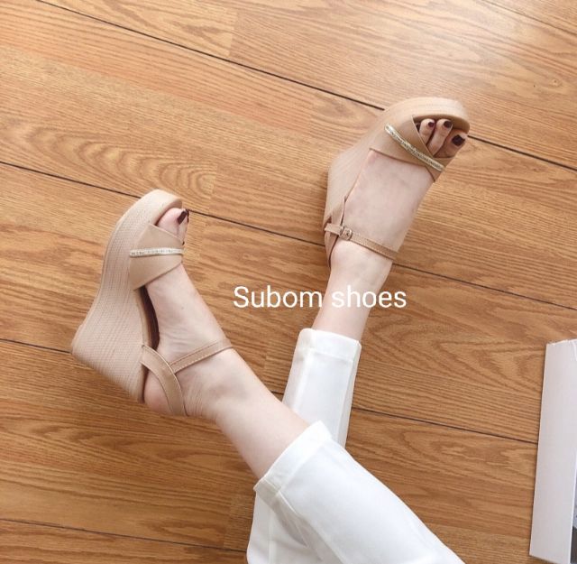 Sandal đế xuồng mới nhẹ êm