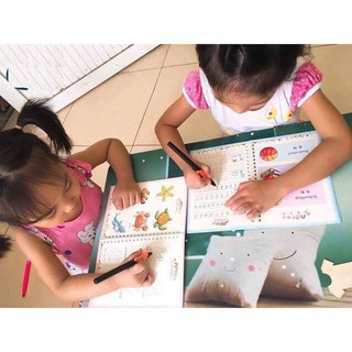 4 chiếc tập cầm bút con cá cho bé