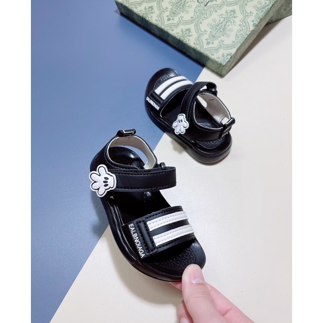 Xăng đan cho bé trai