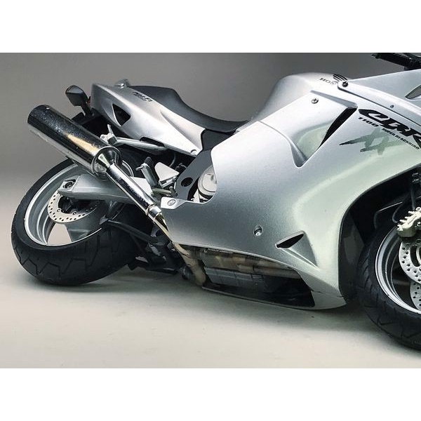 Mô hình lắp ráp mô tô HONDA CBR 1100XX SUPER BLACKBIRD Tamiya 14070  - GDC