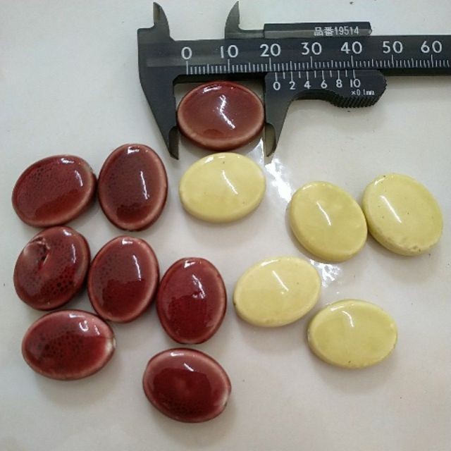 2viên gốm sứ oval dẹp 16x22mm màu đỏ nâu