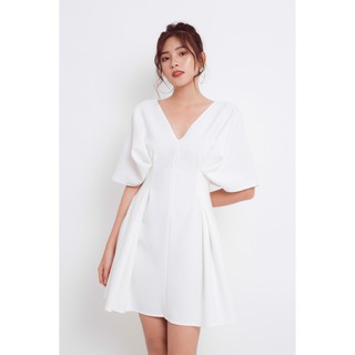 Đầm trắng xếp li eo cổ V EDINI - D1115