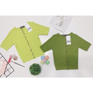 Áo thun gân croptop nhiều nút
