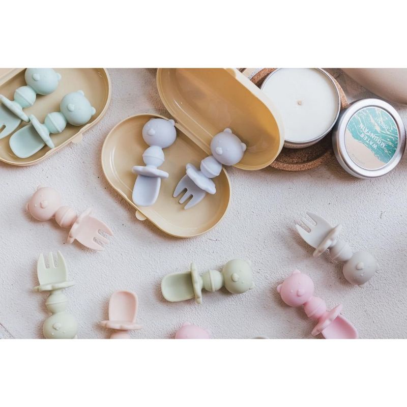 Set Thìa Dĩa Silicon kèm hộp cao cấp TGM và Baby &amp; I Hàn Quốc Cho Bé Tập Ăn Dặm