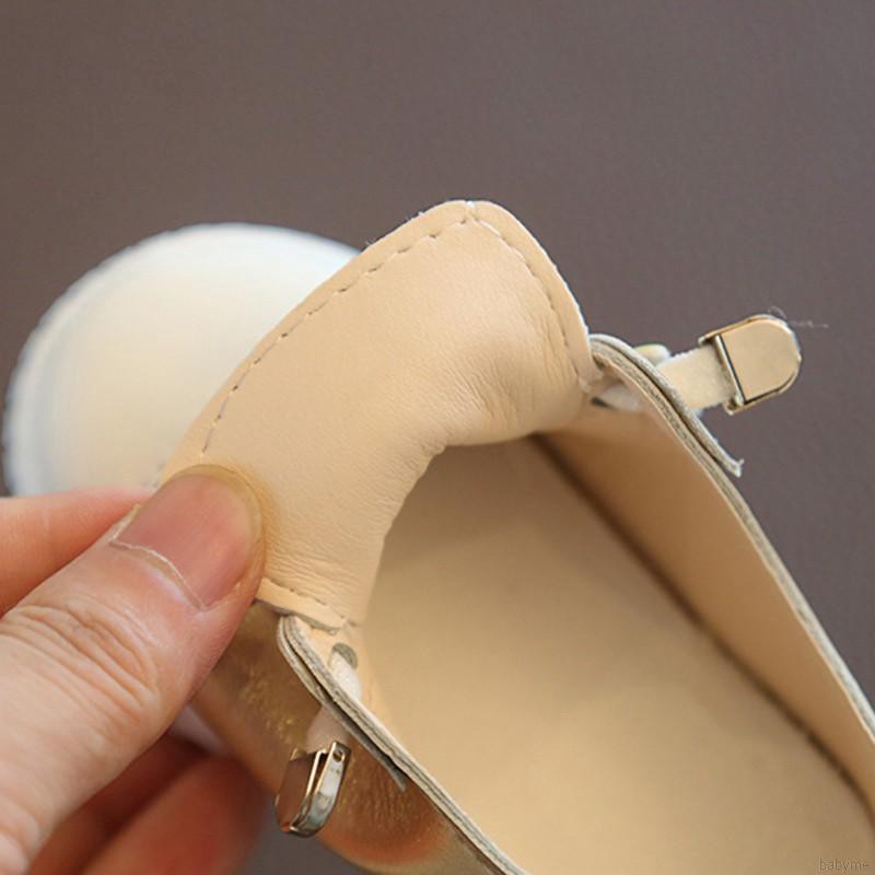 Giày thể thao in chữ dễ thương cho bé