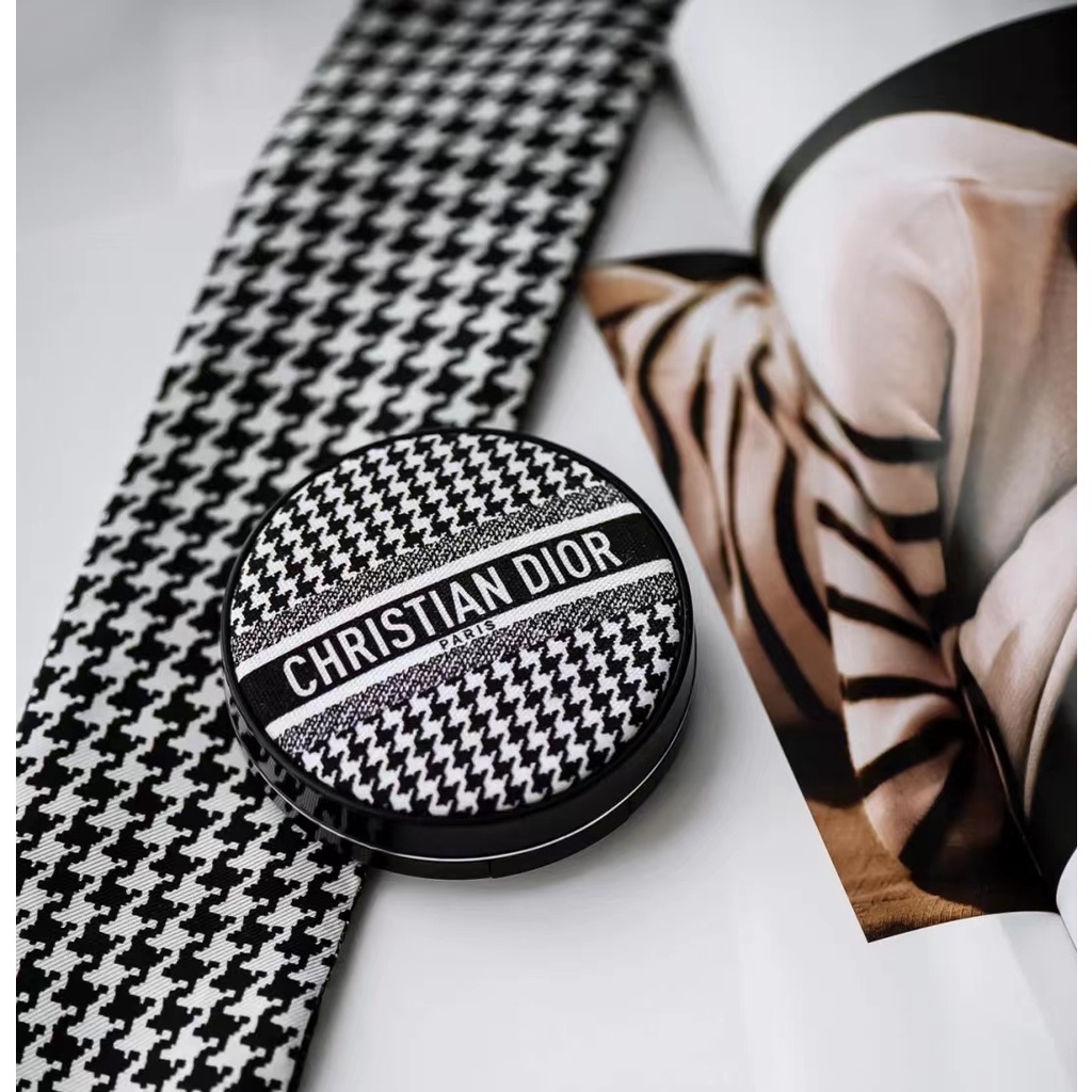 Phấn Nước Trang Điểm Che Khuyết Điểm Kiểm Soát Dầu Lâu Trôi Hiệu Dior 5g