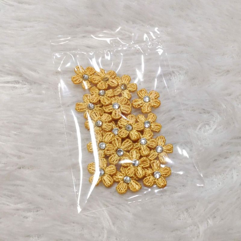 18 hoa mai mini thêu 3d đính đá xoàn lấp lánh size 1.2cm trang trí quần áo thủ công handmade