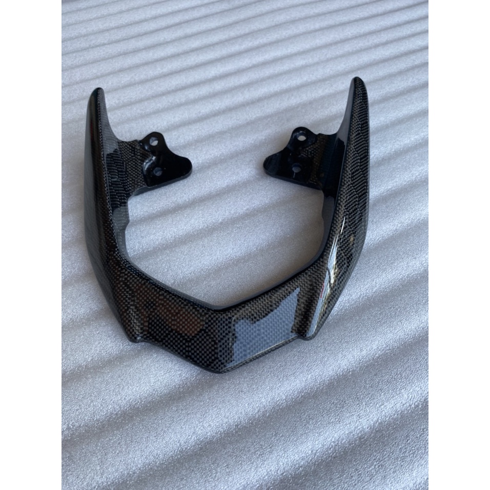 Cảng sau Winner X, Tay dắt Winner X V1 ốp carbon fiber