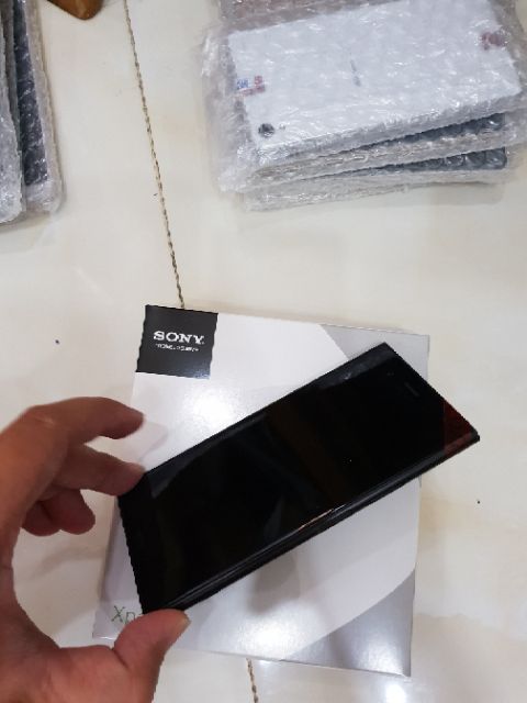 Điện thoại SONY XPERIA XZ1 ram 4G bộ nhớ 64G mới, chơi game mượt