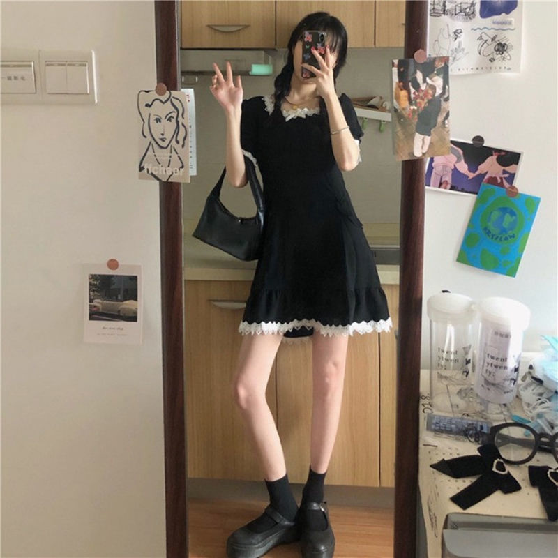 Sexy square-necked black skirt