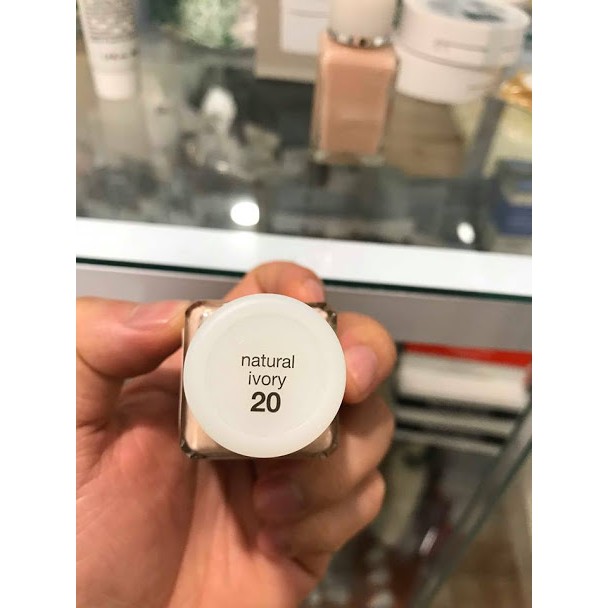 Kem nền cho da dầu mụn Neutrogena skin clearing oil free Foudation | BigBuy360 - bigbuy360.vn