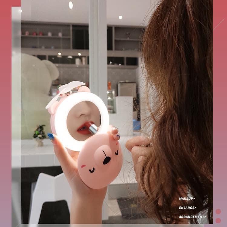 Quạt HÌNH HEO mini kèm gương và đèn led hình heo siêu dễ thương