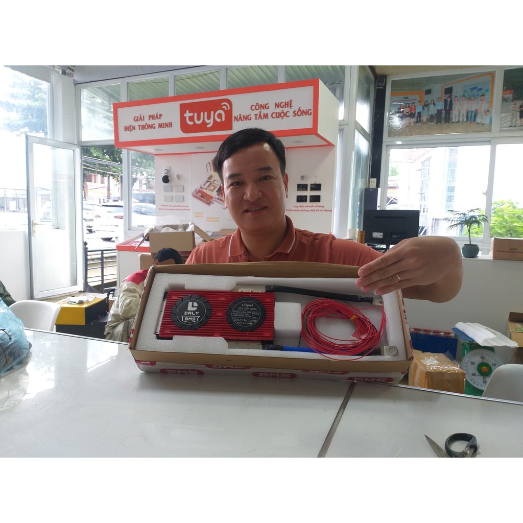 Mạch BMS Daly Smart  cho pin 3.2VDC 25S 80VDC 200A sạc max 150A