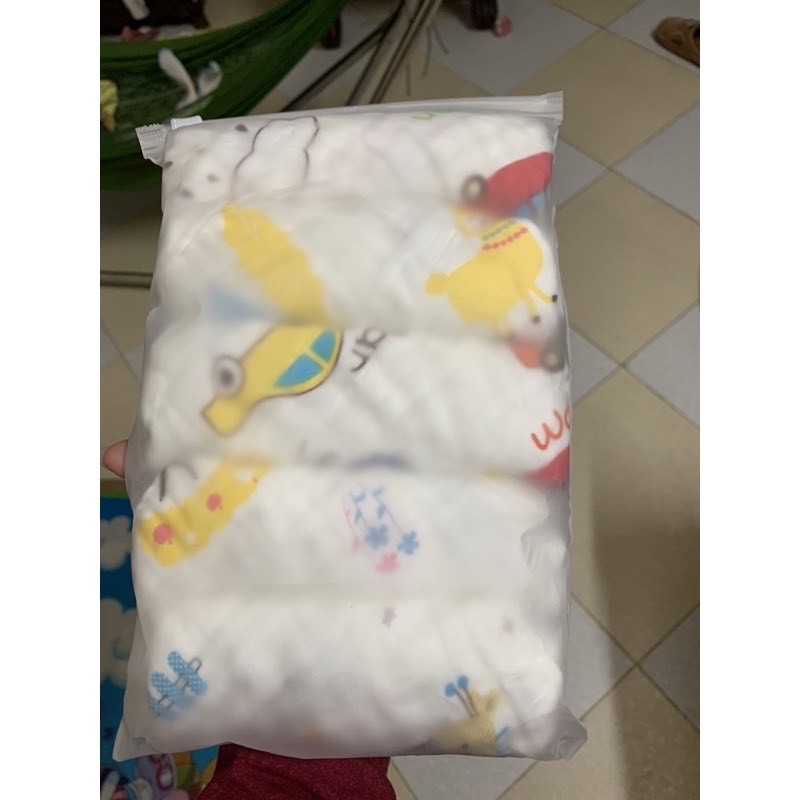 Khăn tam giác chất liệu vải xô 6 lớp siêu thấm hút cho bé