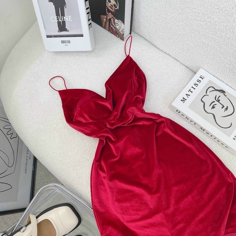 Đầm Nhung 2 Dây Cổ Đổ Hở Lưng Xẻ Đùi KC