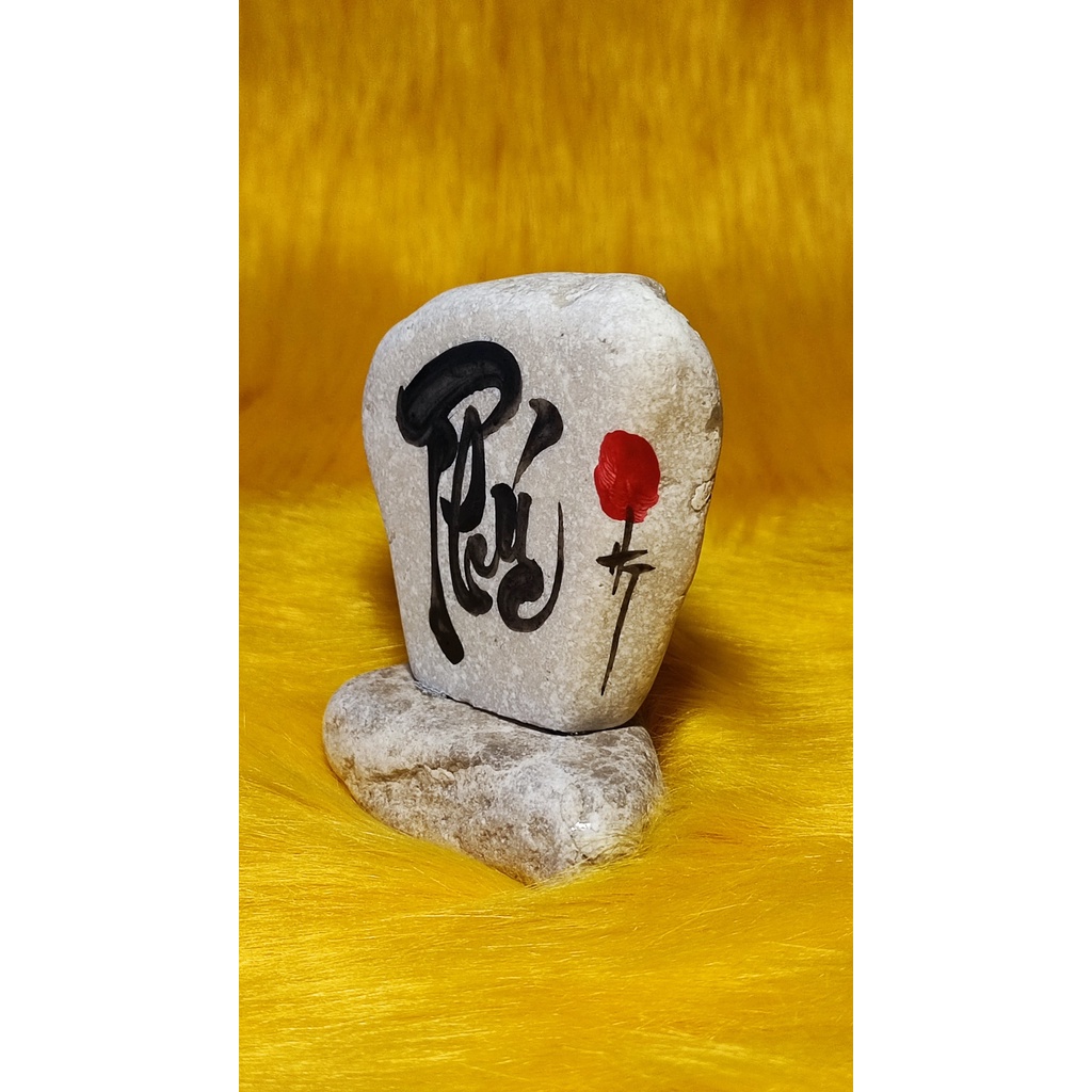 Thư pháp chữ Phúc viết trên đá. Kích thước: cao từ 9-11cm.