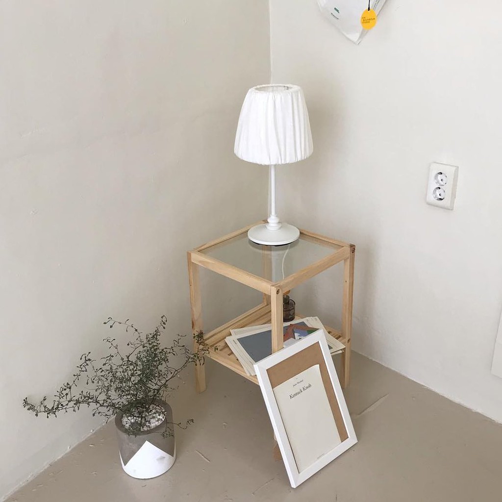 Đèn bàn màu trắng