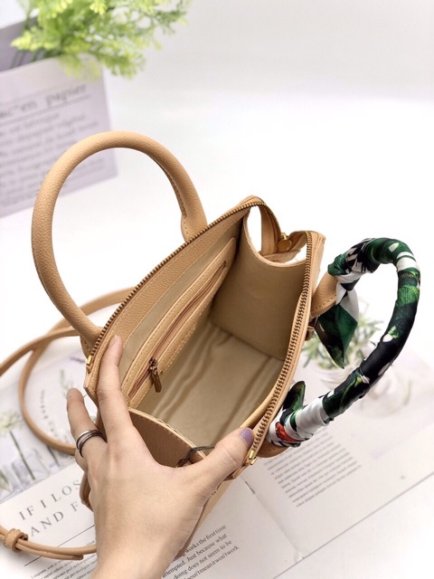 Túi tay cần khăn lụa