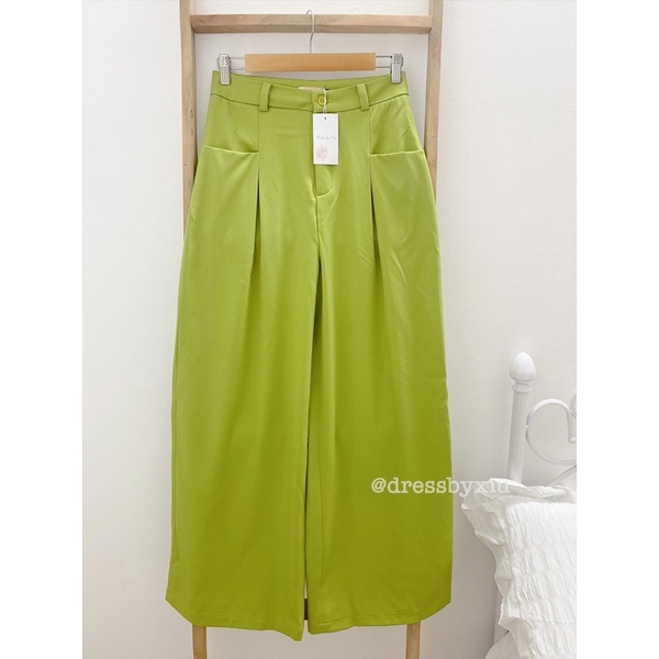 Quần Ống Rộng Xanh Bơ/ Đen - Áo Croptop Trắng/Đen