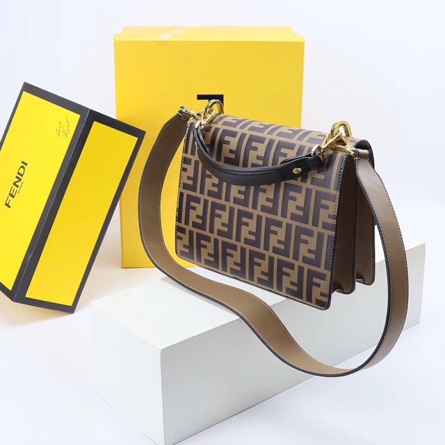 Túi đeo chéo nữ