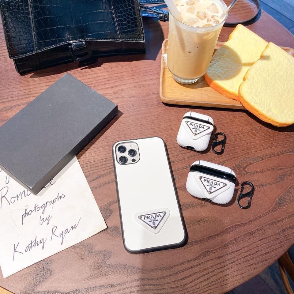 Ốp da tag P.R.A.D.A 2 màu trắng, đen iphone 7plus/8plus/X/Xs/Xsmax/11/11promax/12/12pro/12promax/13/13pro/13promax