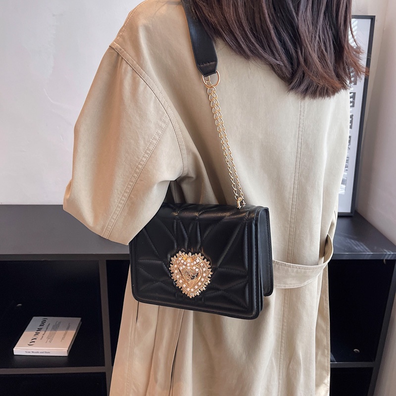 Túi Đeo Chéo Dây Xích Hình Vuông Nhỏ Họa Tiết Trái Tim Thời Trang Mới 2022 Cho Nữ