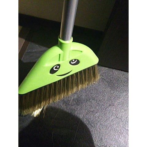 Chổi quét bằng nhựa cán dài 88cm Seiwapro hàng nhập khẩu Nhật Bản