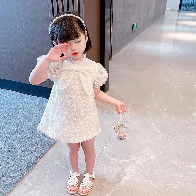 Váy bé gái mầu trắng ren nơ cao cấp XHN981