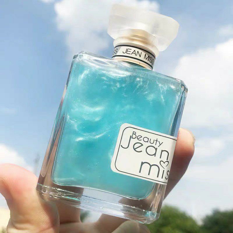 thanh lý 1 chai nước hoa hỏng vỏ màu 06